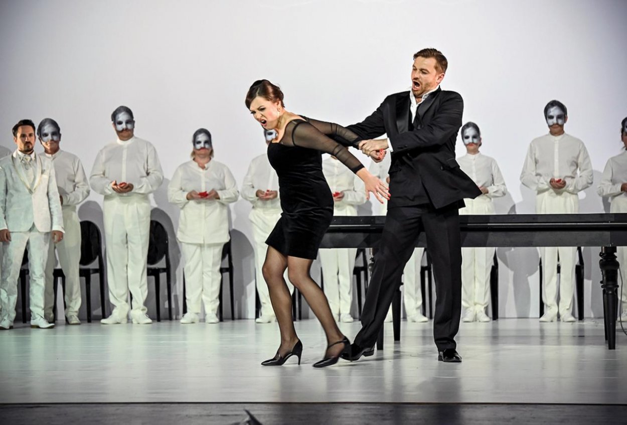 Dvojtvárna Traviata