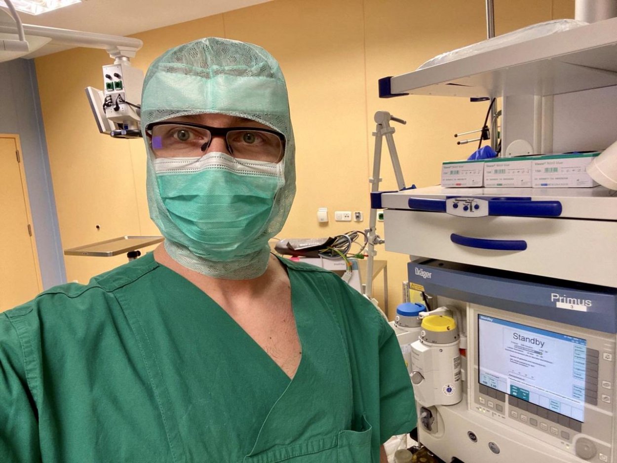 Rúška tu nikto nenosí, ale pripravení sme lepšie ako Taliani, hovorí slovenský lekár v Nemecku