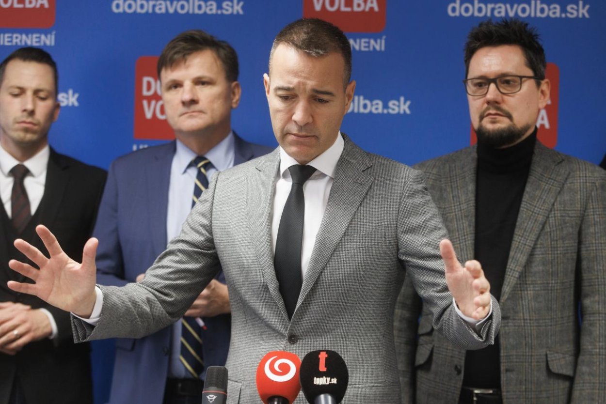 Drucker odstúpil z funkcie predsedu strany