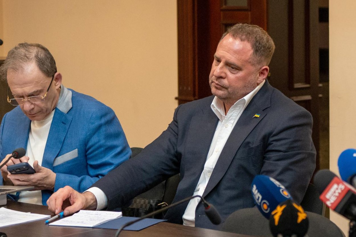 Ukrajina: Súd nariadil zatknutie bývalého šéfa prezidentskej kancelárie Andrija Jermaka