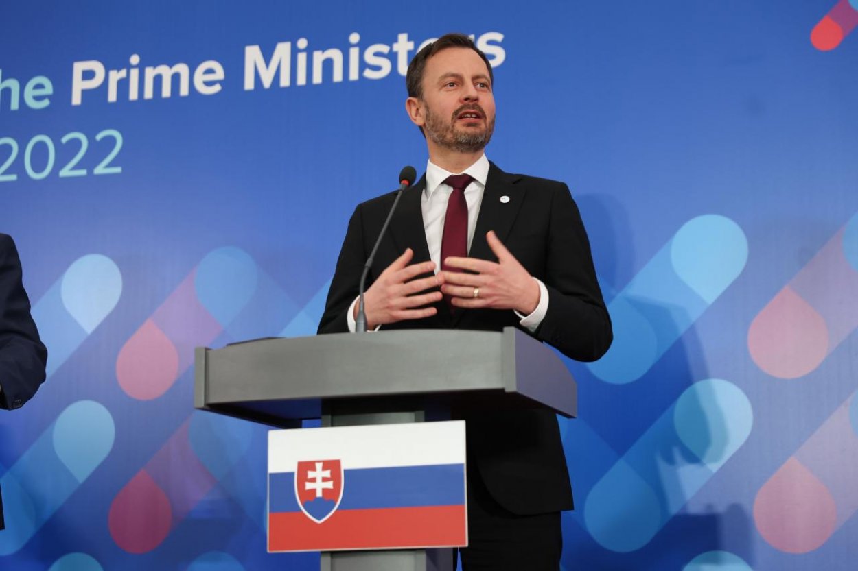 Premiér Heger požiadal predsedov vlád V4 o pomoc v zdravotníctve