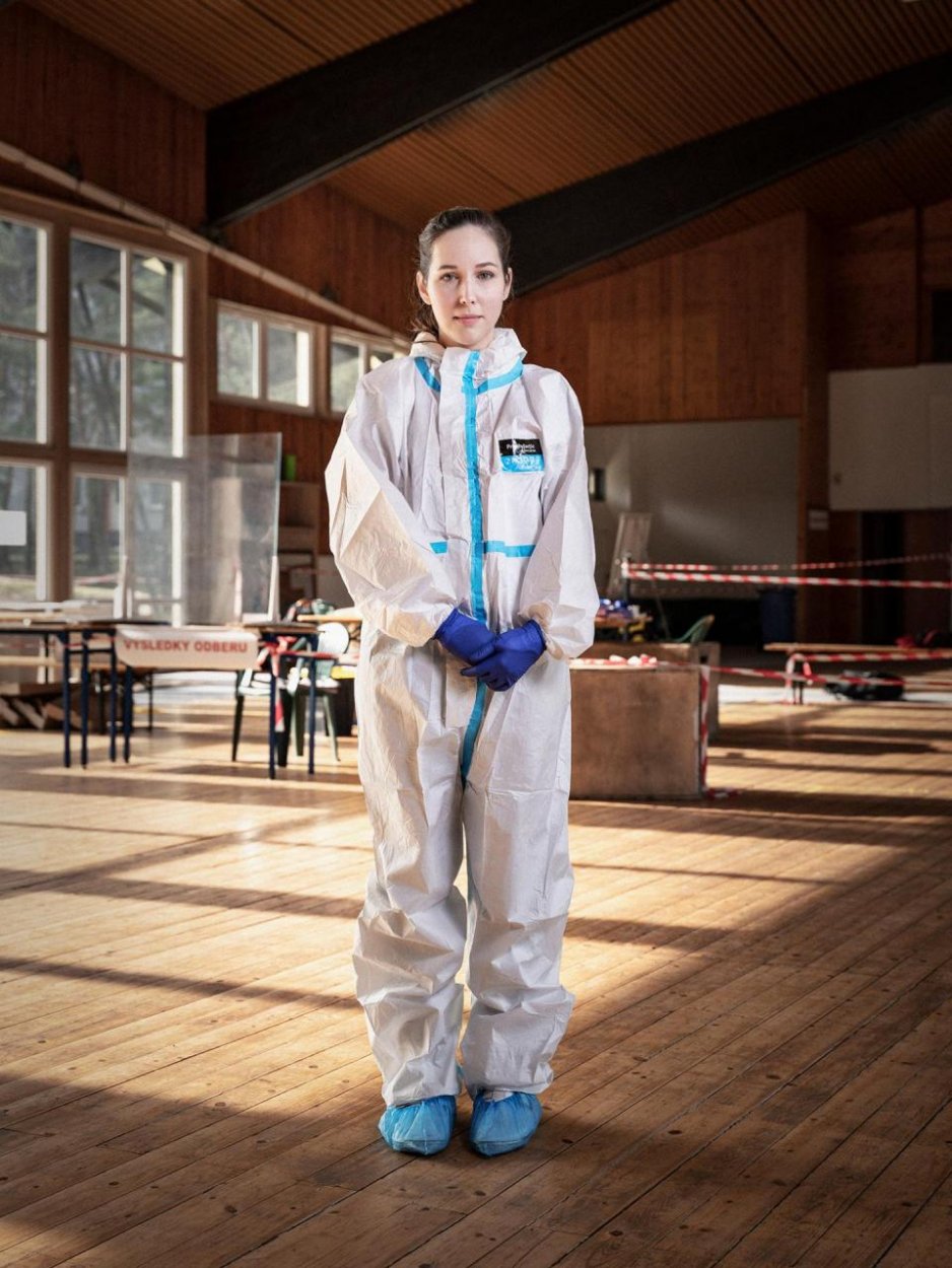 Príbehy spod rúška. Ako vníma pandémiu v prvej línii bratislavská lekárka, zdravotná sestra, vojak a starosta