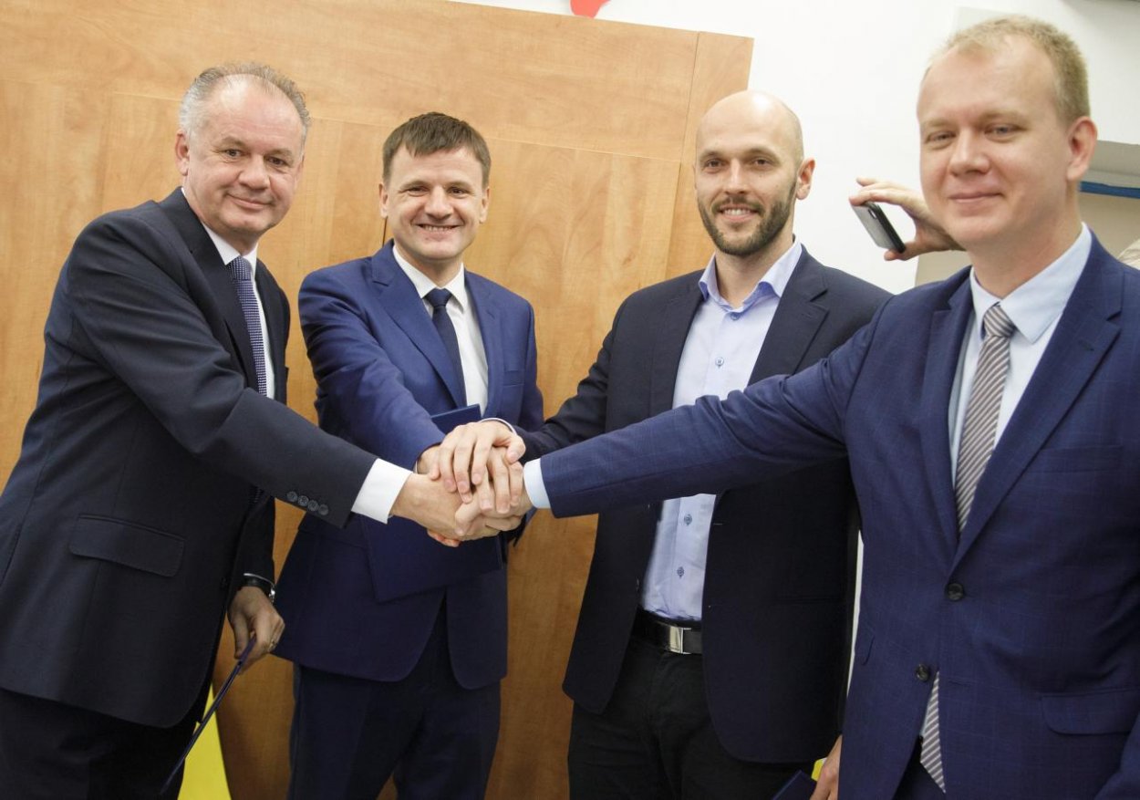 Za ľudí sa pridala k dohode o neútočení. Dvere má otvorené aj SaS, Matoviča neoslovili