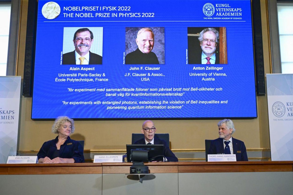 Nobelovu cenu za fyziku za 2022 získala trojica vedcov za kvantovú vedu