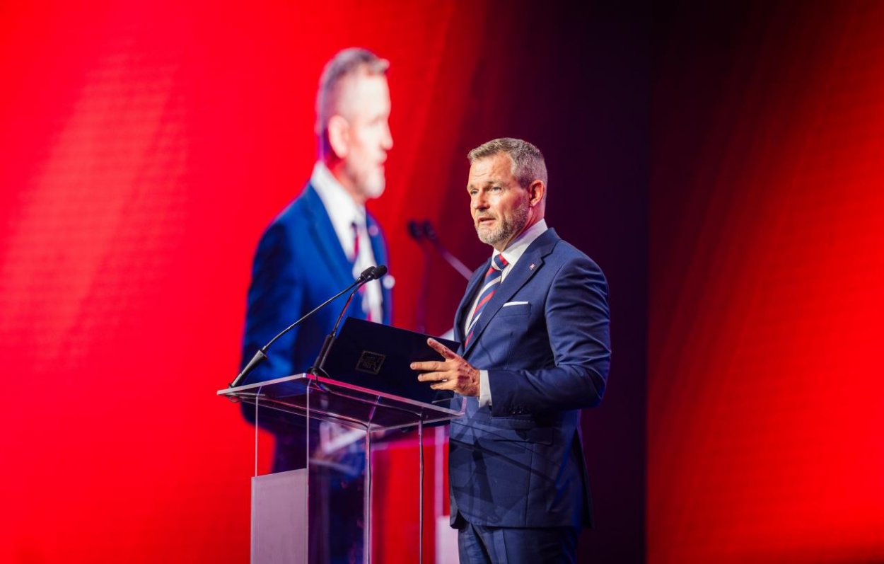 Pellegrini podpísal novelu ústavy