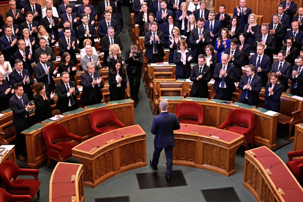 Nová maďarská vláda sa chce odkloniť od konfrontačnej politiky voči EÚ