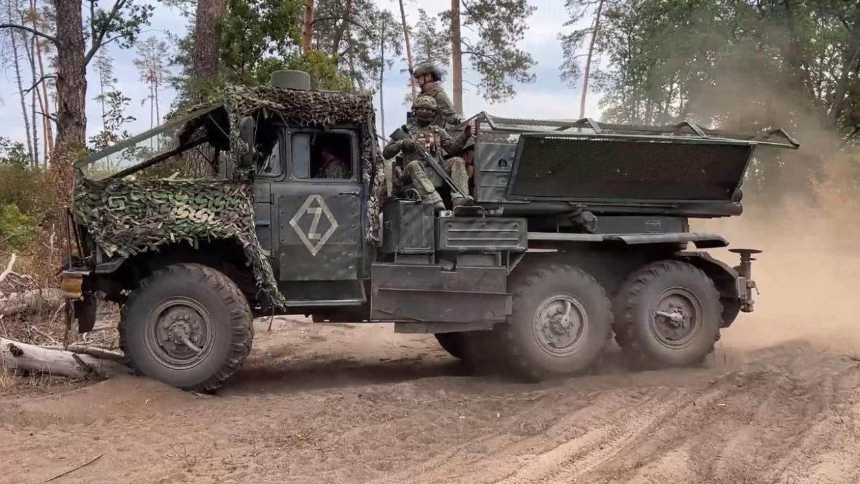 Rusko má na hraniciach s NATO pripravených 360-tisíc vojakov, uviedol nemecký expert na obranu