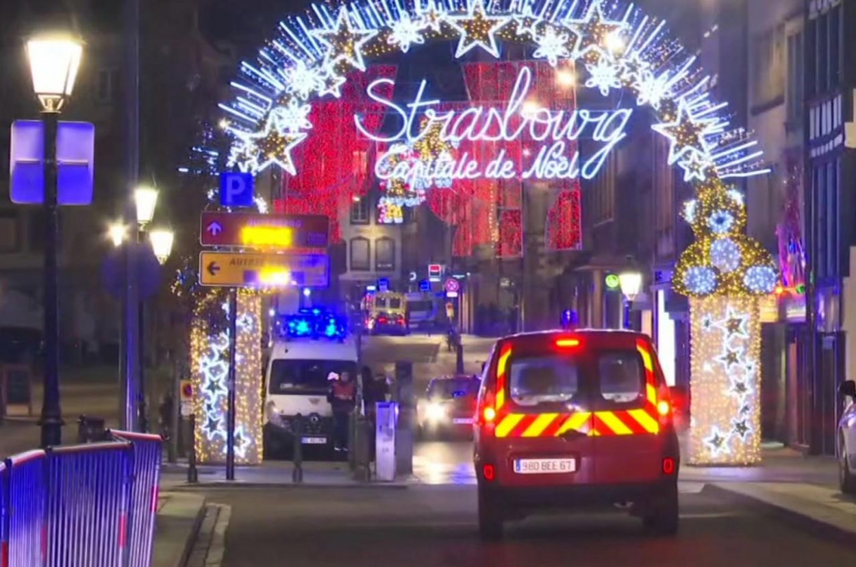 Teroristický útok v Štrasburgu: Traja ľudia zomreli, dvanásti sú zranení