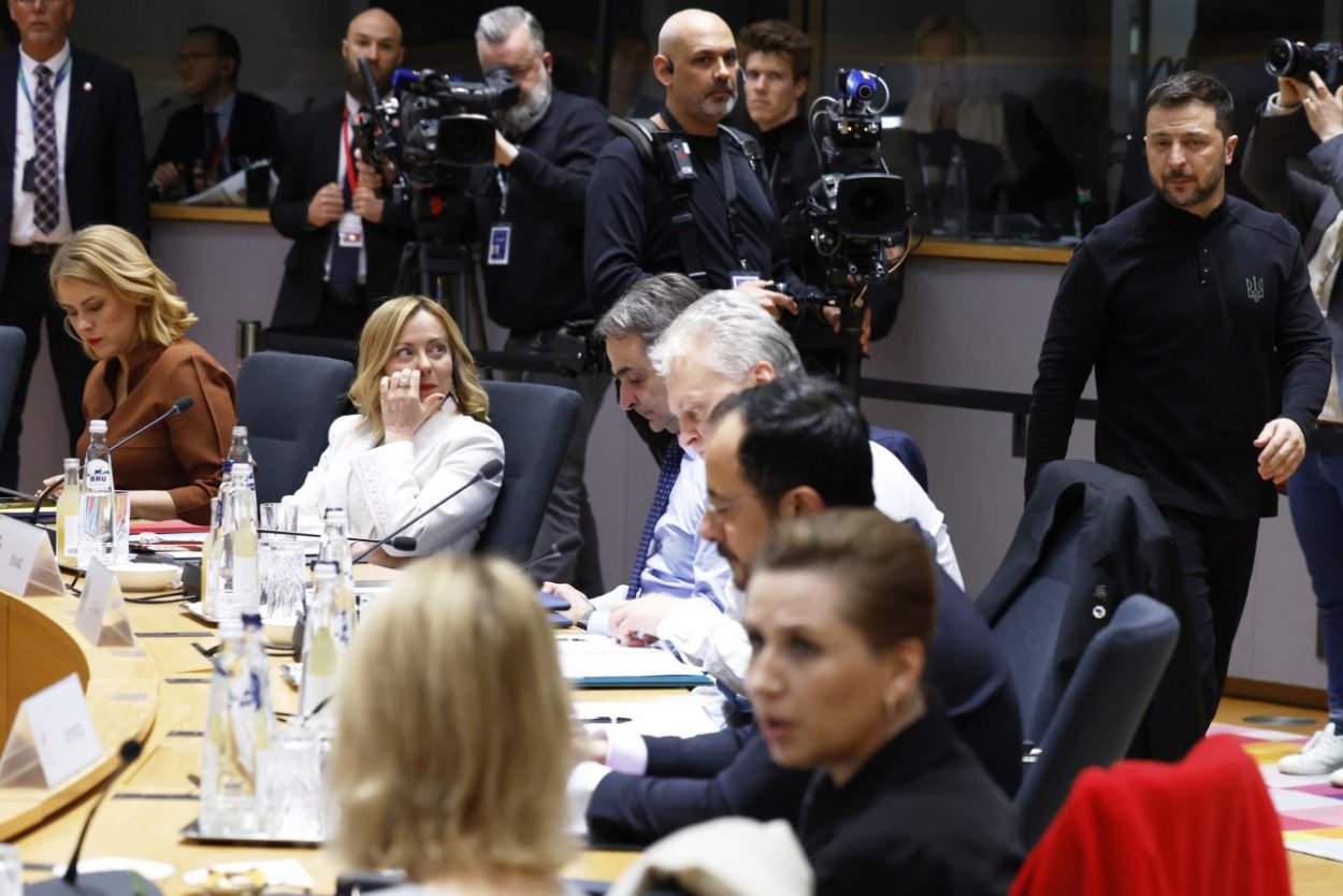 Lídri krajín EÚ sa dohodli na záveroch o obrane