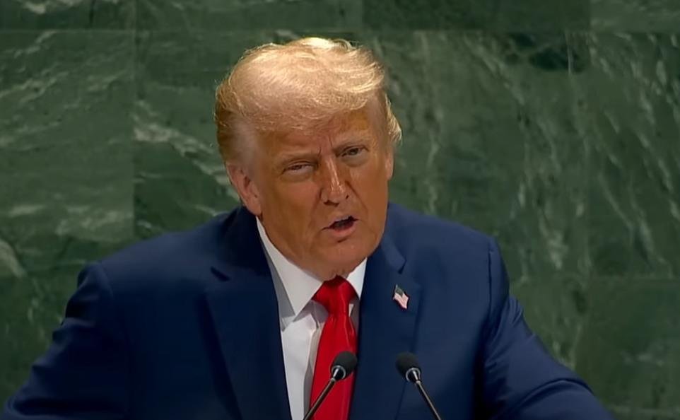 Trump v OSN varoval Európu pred kolapsom pre migráciu a zelenú energiu