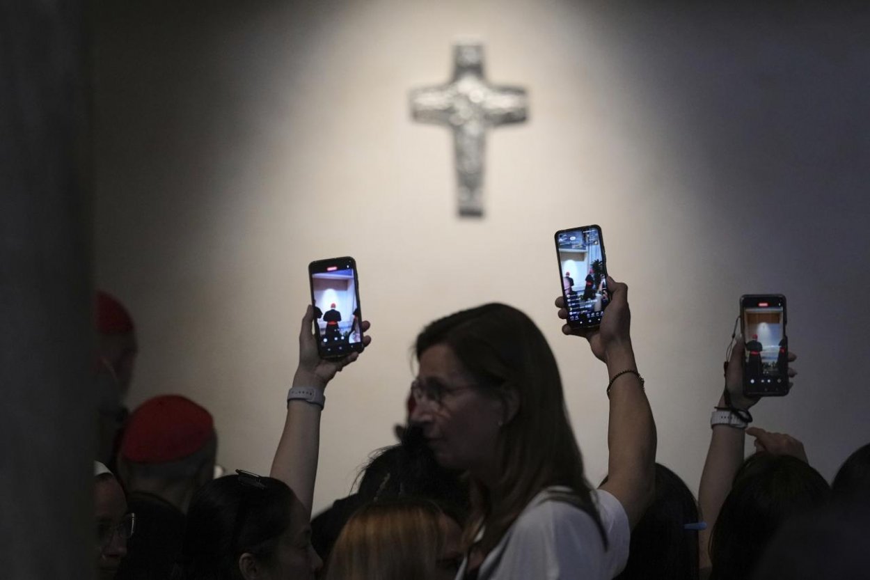 Konkláve sa začne 7. mája