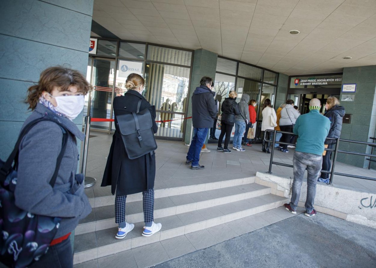 Koronavírus online: Na Slovensku spravili rekordný počet testov, vo svete je vyše milión nakazených