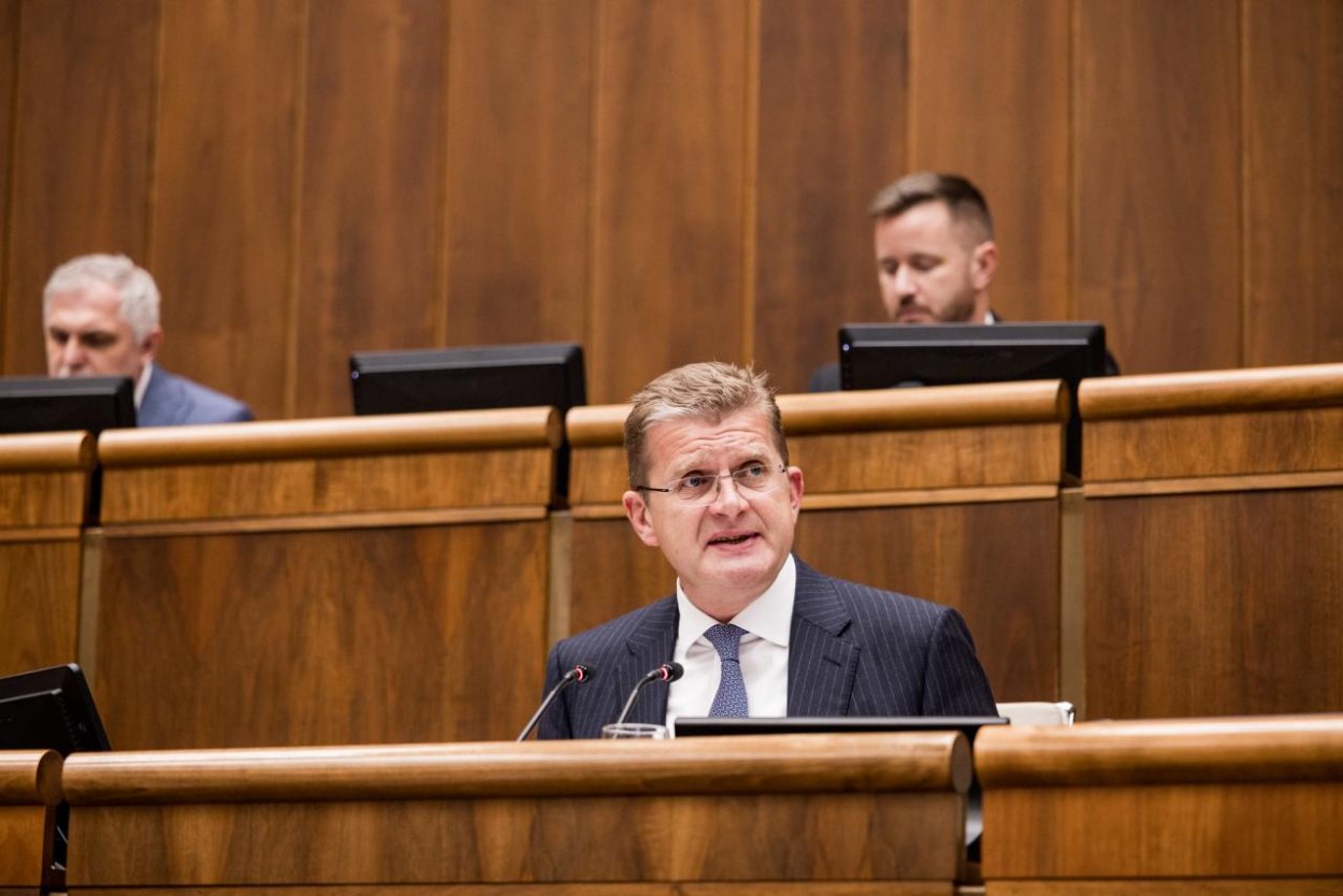 Fico podľa Žigu porušil koaličnú zmluvu, mal by Tarabu odvolať