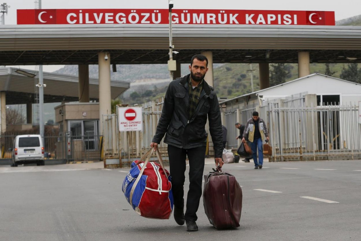 Turecko otvorilo hranice smerom do Európy, prekročili ich už tisíce migrantov