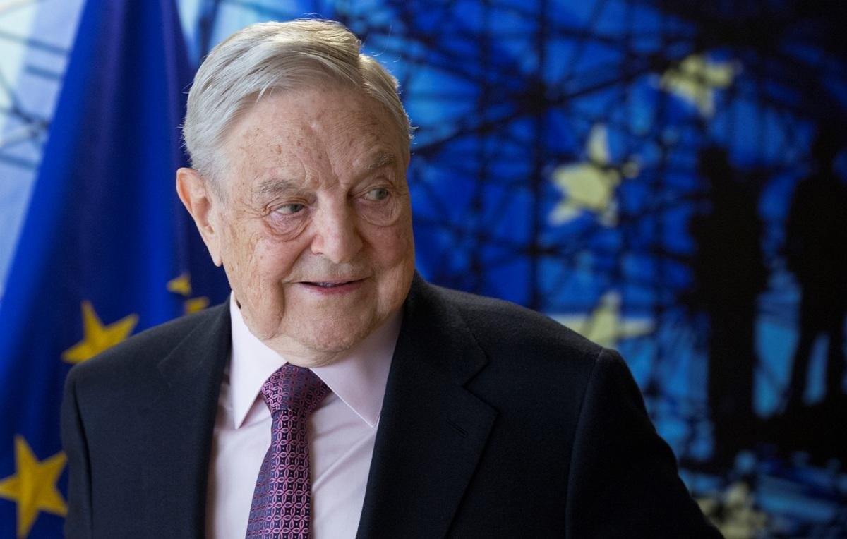 Orbán blouzní o migraci řízené Sorosem a jeho ministr cituje zjevení Panny Marie