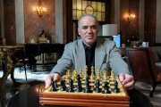 Šachový veľmajster Kasparov pre .týždeň: Keď ľudia okúsia slobodu, nechcú socializmus. Desí ma, čo robí Putin s Ruskom