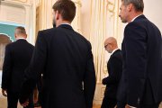 Politici všetkých strán, spojte sa!
