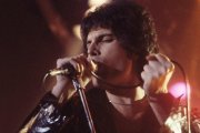Brian May z Queen: Keď hrám, Freddie je so mnou