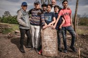 Židovský cintorín v rukách rómskych detí. Hovoria si "najväčší frajeri" 