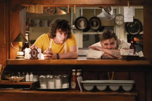 Filmy .týždňa: Romantická mágia, liečivý sebaklam a Tony Bourdain 