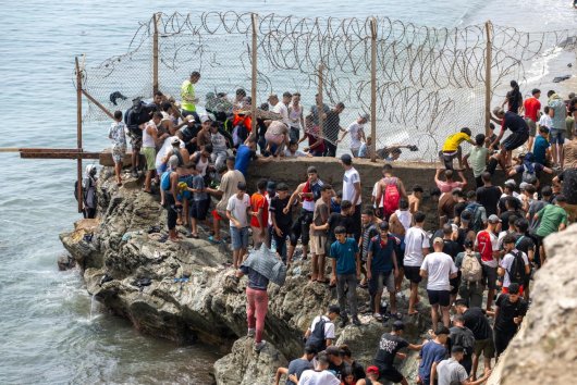 Vysoký komisár OSN píše pre The Economist o migrácii. Redakcia .týždňa reaguje