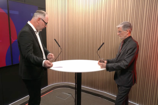 Peter Weiss u Závodského: Maďari od Magyara očakávajú, že neurobí iba hrubú červenú čiaru za Orbánovým režimom