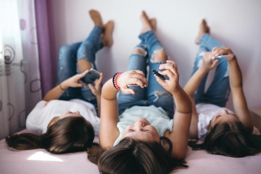 The Economist: Technologickí giganti nútia používateľov správať sa proti ich vôli. Treba ich zastaviť