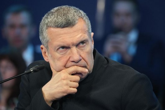 Rusi boli vylúčení z novinárskej organizácie. Viedol ich propagandista Solovjov