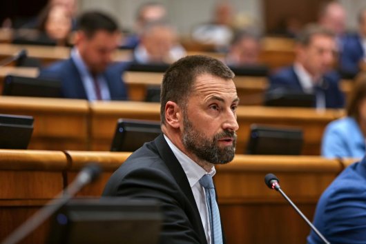 Opozícia rúbe do vlády. Prorastový balík je podľa nej len zoznam analýz, nie riešení