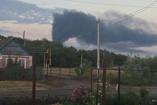 Ukrajina ONLINE: Po ukrajinskom útoku dronov horí ropný sklad Poltavskaja na Kubáni, na Ukrajine bol zabitý železničiar