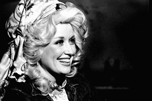 Dolly Parton: talent, trblietky a dobro