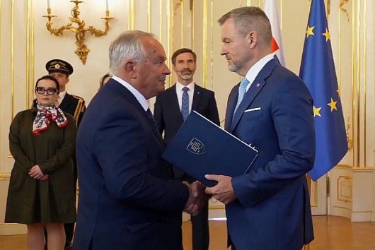 Prezident váhal s menovaním pánov Radačovského a Kmeca – a napokon nezaváhal