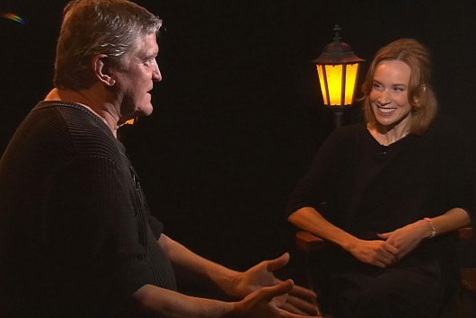 .pod lampou s Táňou Pauhofovou: Svet vedú zranení ľudia. Bojím sa vojny, ale chránim si svet krásy a vzťahov