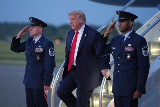 Udalosť dňa: Trump tvrdí, že Iránu zostalo 22 percent rakiet