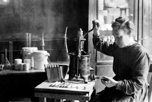 Od drvených kostí po chemické laboratóriá: Fascinujúci vývoj zubnej pasty