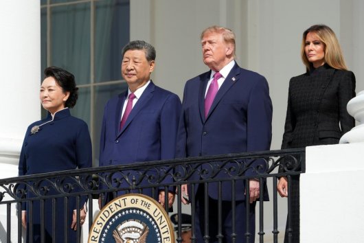 Udalosť dňa: Trump vyzdvihol vzťahy so Si Ťin-pchingom pri príležitosti jeho návštevy