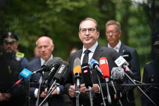 Nemecko čelí každý deň útokom v hybridnej vojne, vyhlásil minister vnútra Dobrindt