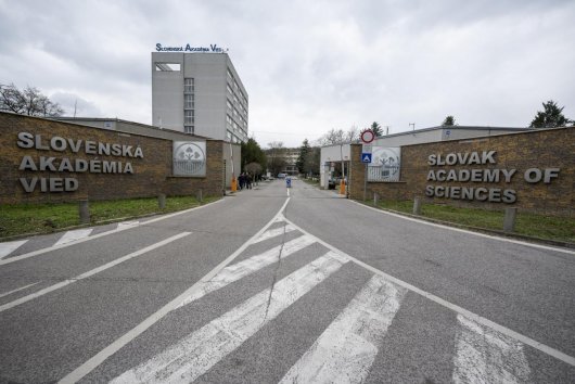 Slovenskej akadémii vied dôveruje takmer 78 % Slovákov