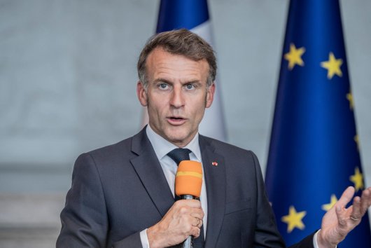 Útoky na Kyjev ukazujú neschopnosť Ruska ukončiť vojnu, vyhlásil Macron