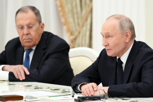 Putin s Lavrovom chystajú „mierovú“ ofenzívu na dvoch frontoch; a Trump za ňu nobelovku nedostane 