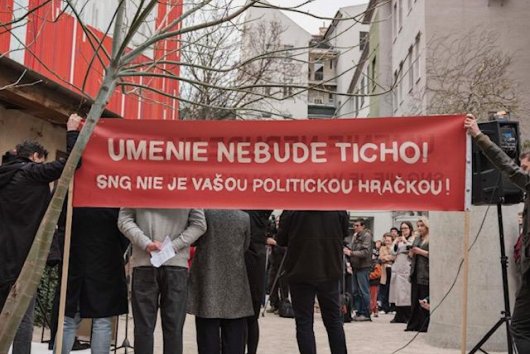 Plazivá normalizácia