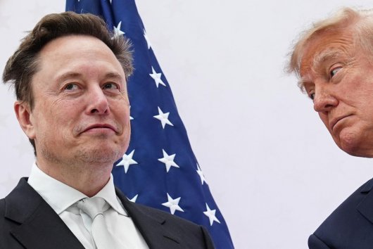 Obmedziť Ukrajine rýchlosť Starlinku navrhol Musk a Trump súhlasil, tvrdí The Telegraph