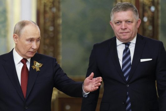 Fico páchne zradou. Obhajuje dobyvačné Rusko, obviňuje EÚ z rusofóbie a cituje Husáka