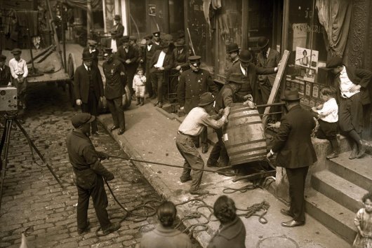 Keď zákon stvoril mýtus: prohibícia a zrod gangsteriek