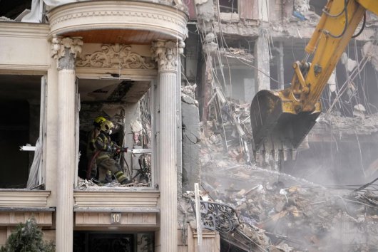 Udalosť dňa: Trump odložil bombardovanie iránskych elektrární na apríl, hlavný prístav v Kuvajte poškodil dronový útok