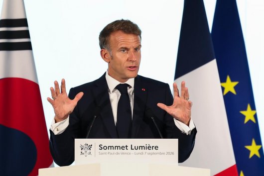 Macron chce presadiť zákaz sociálnych sietí pre deti pod 15 rokov v celej EÚ