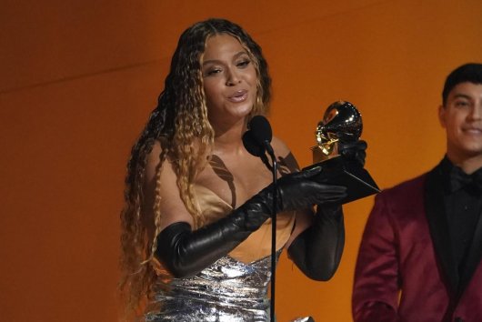 Beyoncé prepísala históriu Grammy, ale v hlavných kategóriách bodovali iní