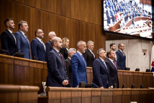 Parlament vyslovil vláde dôveru, podporilo ju 78 poslancov
