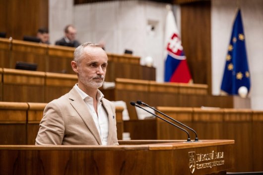  Valášek tvrdí, že jeho kolegovia z PS boli na Ukrajine a vyzvali osobne Zelenského, aby pripustil inšpekciu ropovodu