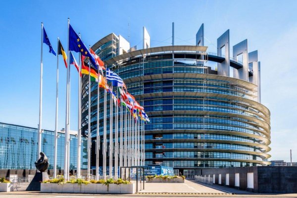 EP schválil reformu sprísňujúcu migračnú politiku